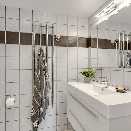 Bad, Lejl 72 Фанё